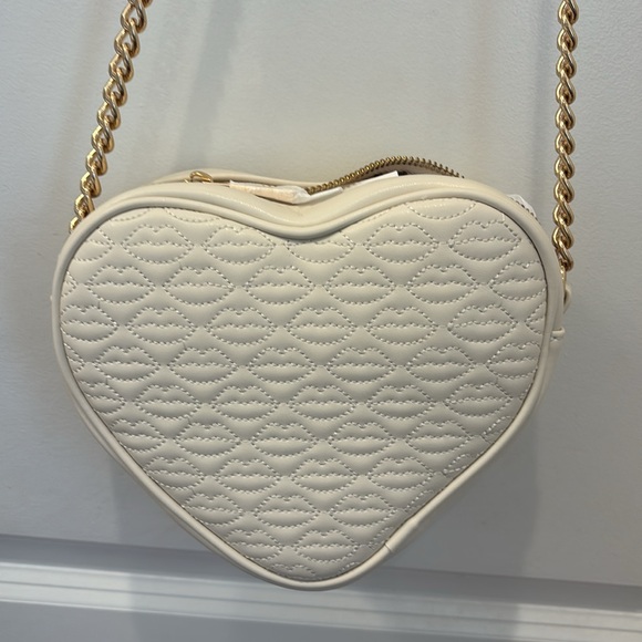 NWT Aldo Cream Heart Quilted Lips Crossbody Bag with Gold Chain - Picture 4 of 7